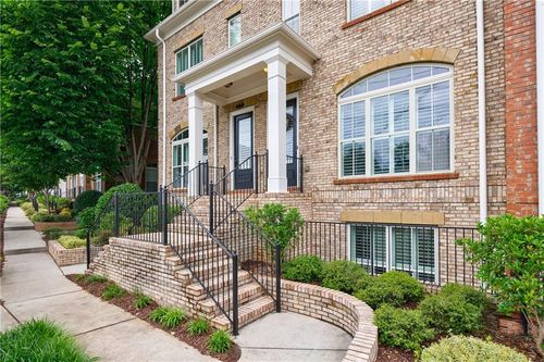 359 Alderwood Ln, Sandy Springs, GA, 30328-2550 | Card Image