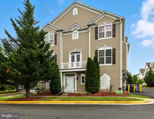 5001 Greenhouse Ter, CENTREVILLE, VA, 20120-5016 | Card Image