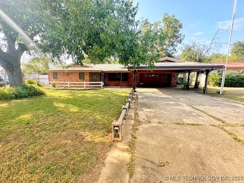 808 N Burns St, Holdenville, OK, 74848-3833 | Card Image
