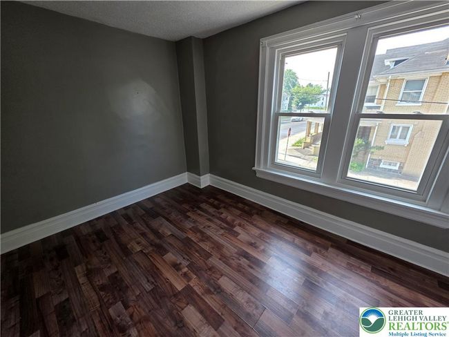 402 Main St, Condo with 3 bedrooms, 1 bathrooms and null parking in HELLERTOWN PA | Image 8