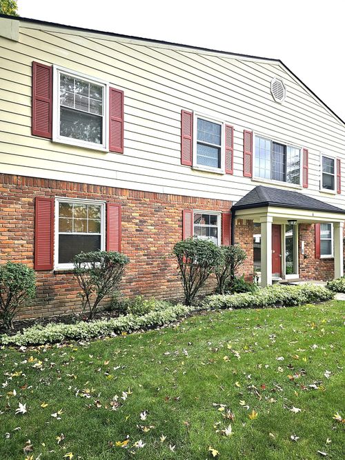 739 W Maple Rd, Clawson, MI, 48017-1184 | Card Image