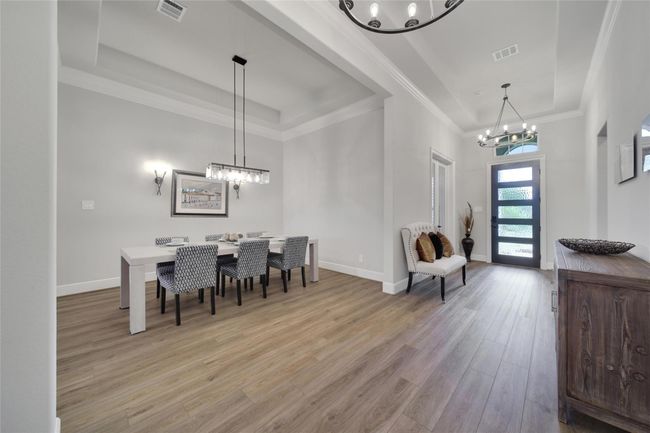 The formal dining room is perfectly positioned between the kitchen and entry for effortless entertaining flow. | Image 7