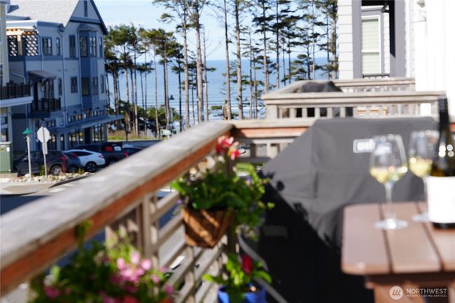 211 Market St, Townhouse with 3 bedrooms, 4 bathrooms and 1 parking in Pacific Beach WA | Image 16