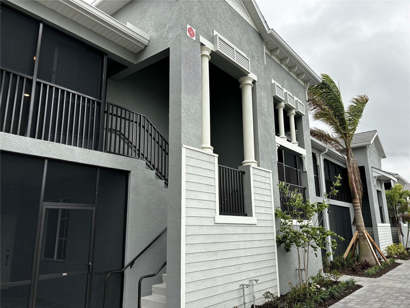 208 12520 Galapagos, Leased in VENICE Zoocasa