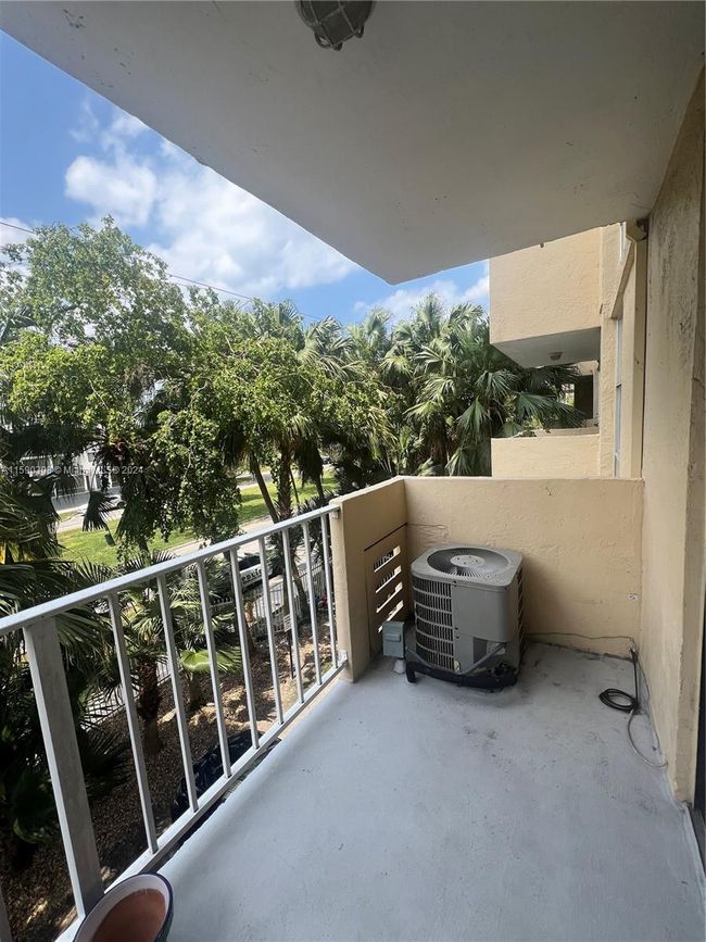 303 - 2350 Ne 135th St, Condo with 2 bedrooms, 2 bathrooms and null parking in North Miami FL | Image 22