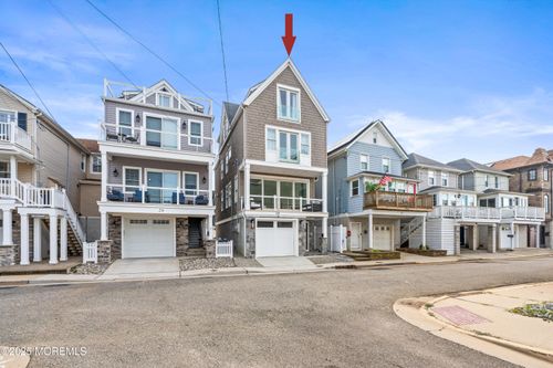 28 Beach St, Sea Bright, NJ, 07760-2210 | Card Image