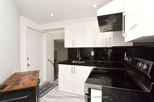 17 Crescent Hill Dr S, Brampton, ON, L6S2P4 | Card Image