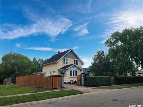 305 1st St W, Wilkie, SK, S0K0E5 | Card Image