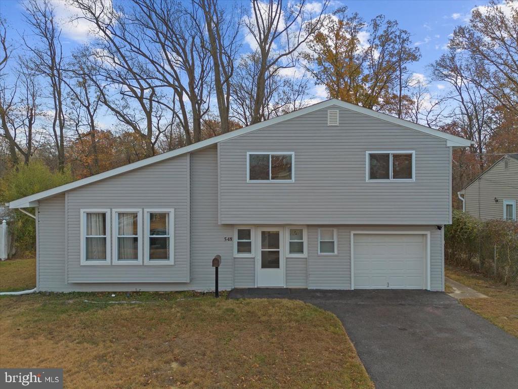 Beverly Dr, Magnolia, NJ 08049