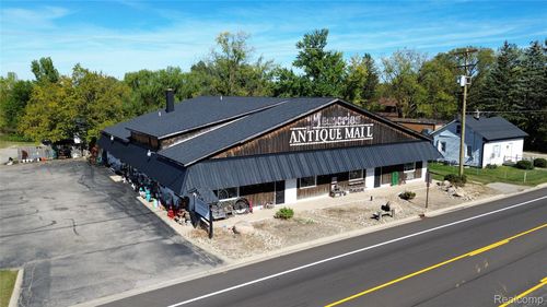 4034 Grand Blanc Rd, Swartz Creek, MI, 48473-9149 | Card Image