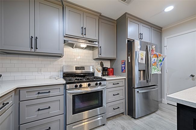 928 Maple St, House other with 4 bedrooms, 2 bathrooms and null parking in Howe TX | Image 6