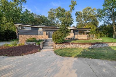 11310 N Meadowbrook Drive, House other with 3 bedrooms, 3 bathrooms and null parking in MEQUON WI | Image 2