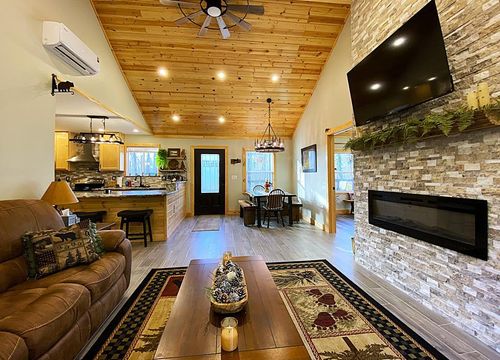 2052 Granny Squirrel Dr, Andrews, NC, 28901-9216 | Card Image