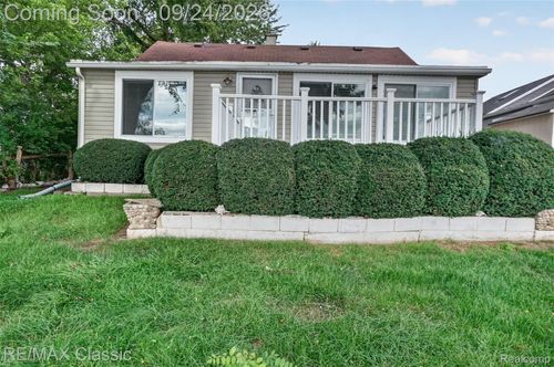 9385 Mandon Rd, White Lake, MI, 48386-3240 | Card Image