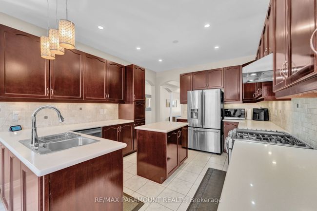 8 Eaglelanding Dr, House other with 5 bedrooms, 5 bathrooms and 2 parking in Brampton ON | Image 13