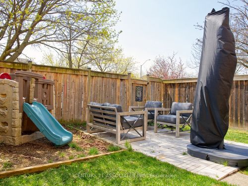 77 Thornlodge Dr, Waterdown, ON, L8B0L7 | Card Image