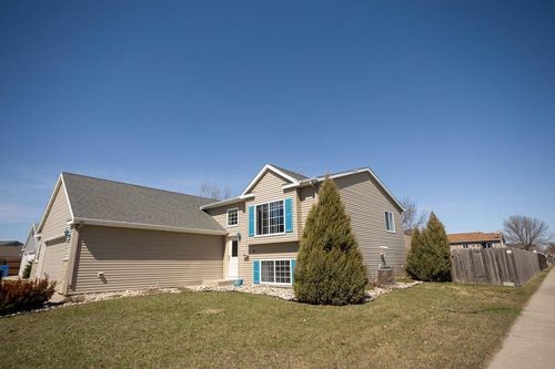 2111 61st Avenue S, Fargo, ND, 58104 | Card Image