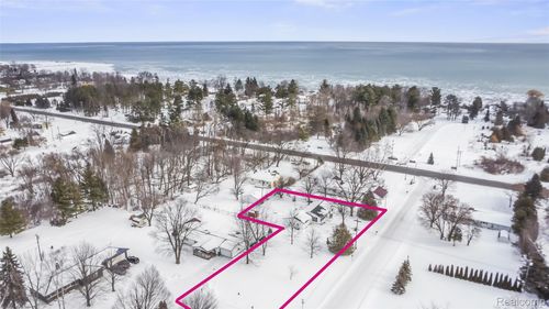 7225 Meadow Ln, Lexington, MI, 48450-8791 | Card Image