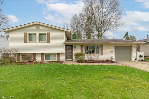 2435 Eastern Ave, Alliance, OH, 44601-4640 | Card Image