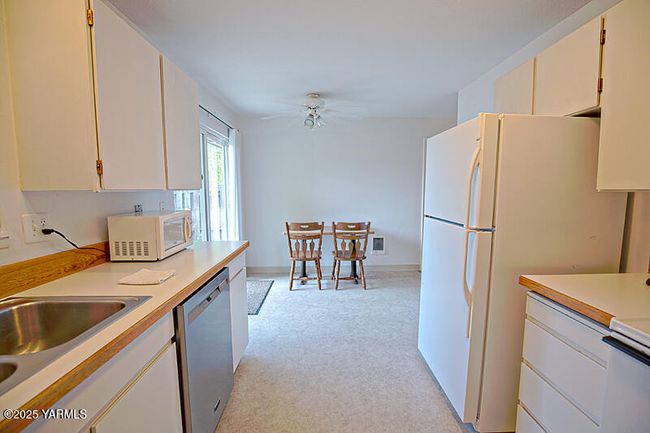 7606kitchen3web | Image 13