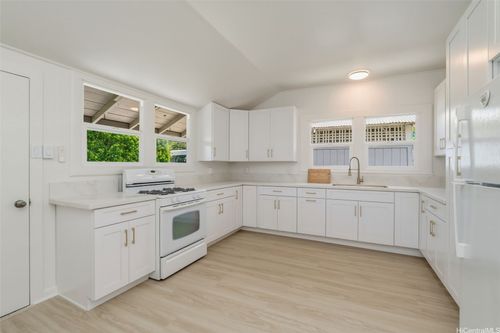 2567 Liliha St, Honolulu, HI, 96817-7338 | Card Image