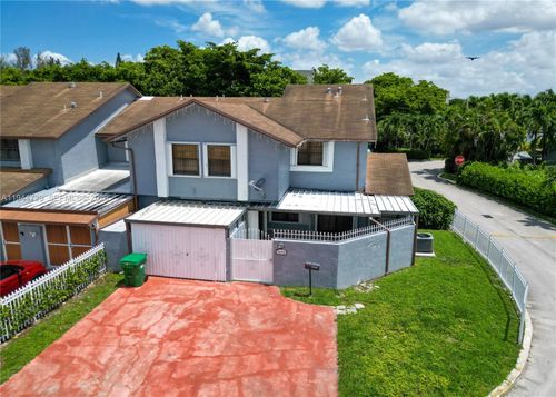 2252-8093 Nw 99th St, Hialeah Gardens, FL, 33016-2207 | Card Image