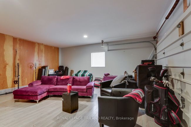 7933 Katharine Cres, House other with 2 bedrooms, 1 bathrooms and 5 parking in Port Franks ON | Image 22