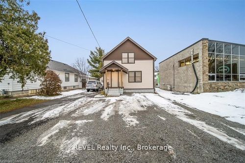 UPPER/ Portage Rd, Niagara Falls, ON, L2E6A3 | Card Image