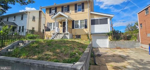 2004 Perry St Ne, WASHINGTON, DC, 20018-3054 | Card Image