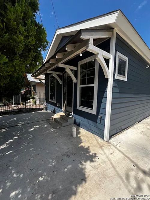 316 Bargas St, San Antonio, TX, 78210-2506 | Card Image
