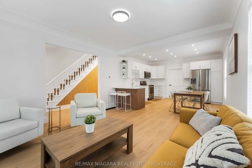 4367 Ontario St, Beamsville, ON, L0R1B0 | Card Image