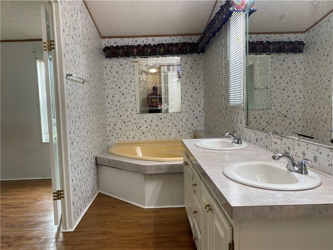 207 Dunbar St, House other with 3 bedrooms, 2 bathrooms and 3 parking in Refugio TX | Image 9