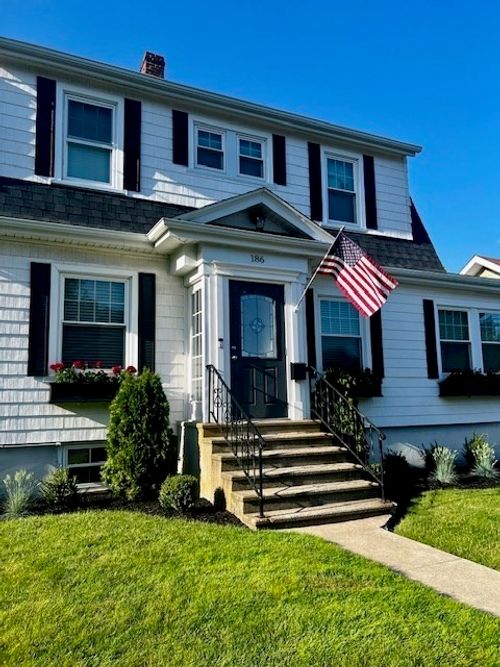 186 Westhill Ave, Somerset, MA, 02726-2918 | Card Image
