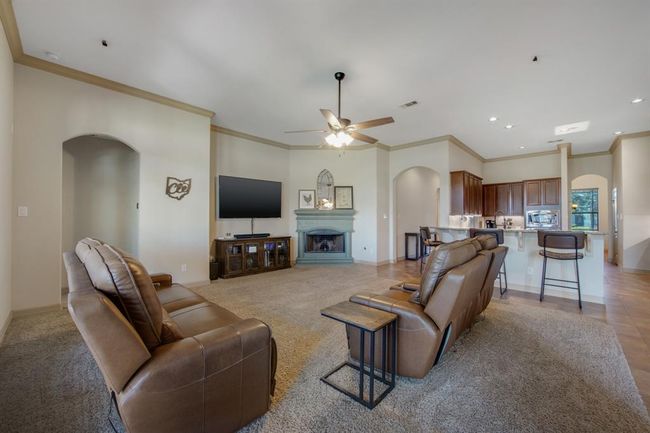 Great floor plan with gas fireplace | Image 19