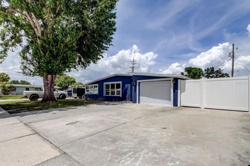 4727 Town N Country Blvd, TAMPA, FL, 33615-4524 | Card Image