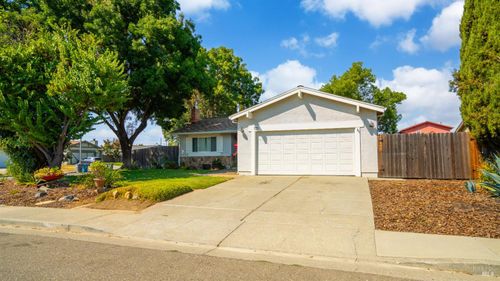 720 E Creekside Circle, Dixon, CA, 95620 | Card Image