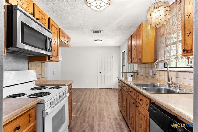 Kitchen | Image 8