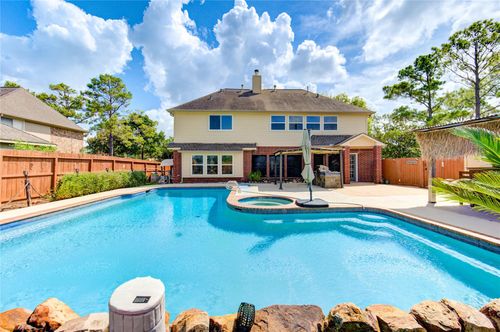1016 Applewood Dr, Friendswood, TX, 77546-5203 | Card Image