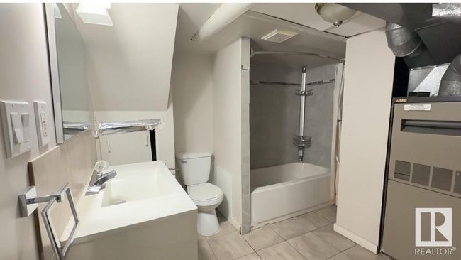 9862 76 Ave Nw, House other with 6 bedrooms, 3 bathrooms and null parking in Edmonton AB | Image 31