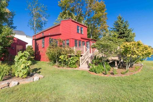 41 Dearborn Street, Portsmouth, NH, 03801 | Card Image