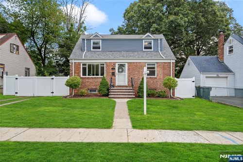 15 Brown Pl, Bergenfield, NJ, 07621-3501 | Card Image