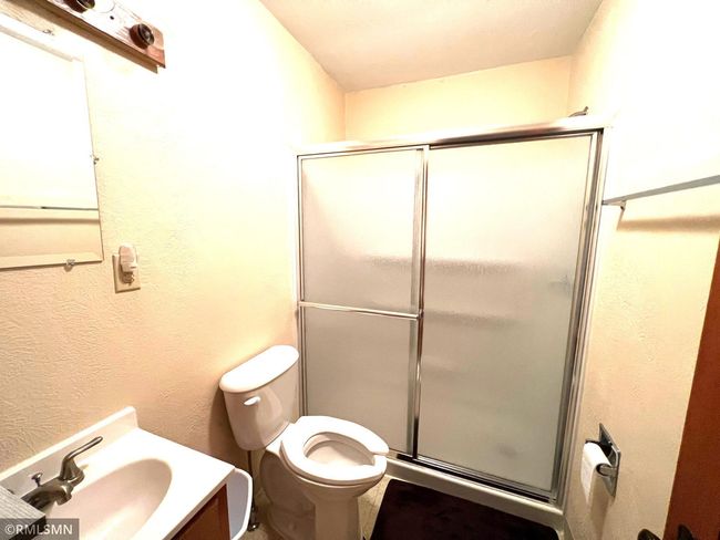 Full Bathroom | Image 17
