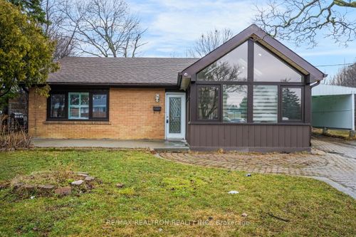 30 Lawrence Cres, Brampton, ON, L6W2P3 | Card Image