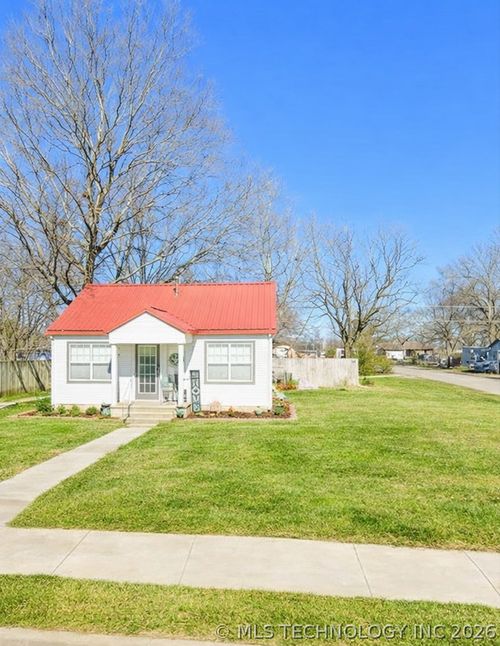 320 E Gentry Ave, Checotah, OK, 74426-3008 | Card Image