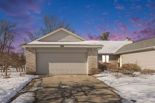 7816 Oakmont Court Ne, Rockford, MI, 49341 | Card Image