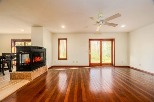 2942 E Lismore Rd, Duluth, MN, 55804-9613 | Card Image