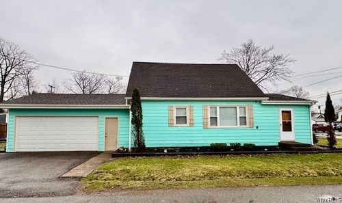 9563 Oakland St, Angola, NY, 14006-9450 | Card Image