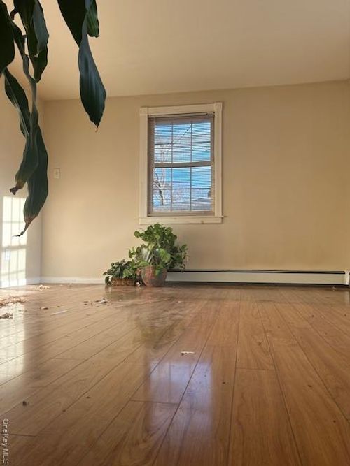 147 Pauls Path, Coram, NY, 11727-3323 | Card Image