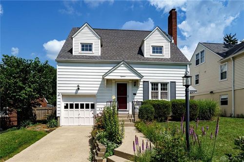18 Acacia Dr, Oakwood, OH, 45409-2301 | Card Image