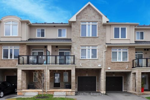 16-40 Zinfandel Dr, Stoney Creek, ON, L8E0L1 | Card Image